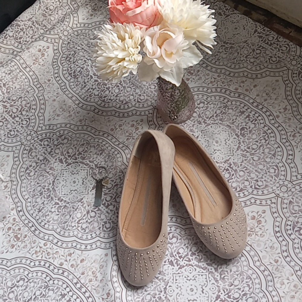 NWOT New Directions studded flats